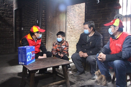 國網江永縣供電公司：迎春風進瑤寨，學雷鋒獻愛心