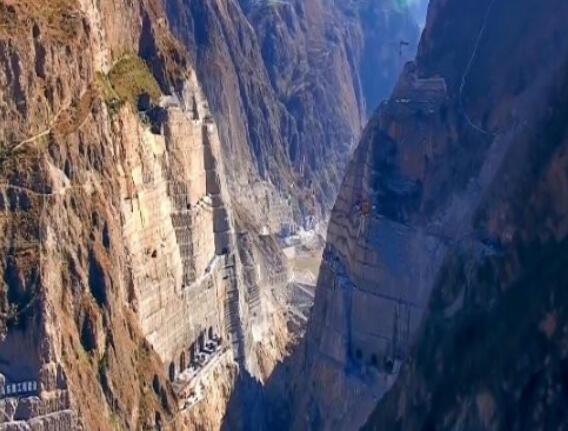 為建烏東德水電站，在峽谷底部挖90米深洞穴，用來干嘛的？