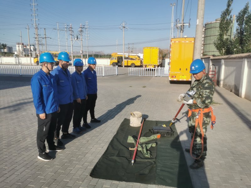 烏海電業(yè)局配電帶電作業(yè)中心：現(xiàn)場培訓求實效，技能素質(zhì)再提升