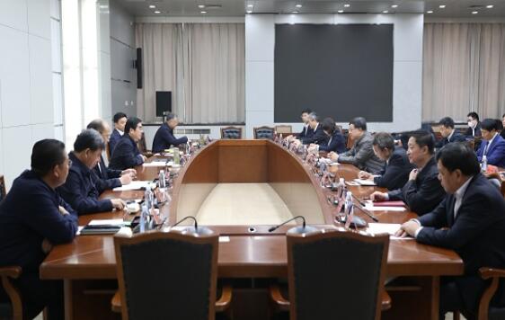 鄧建玲與唐山市委副書記、市長丁繡峰會談