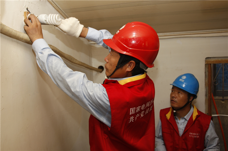 國網象山縣供電公司紅船服務進社區(qū)，把牢冬季安全用電關
