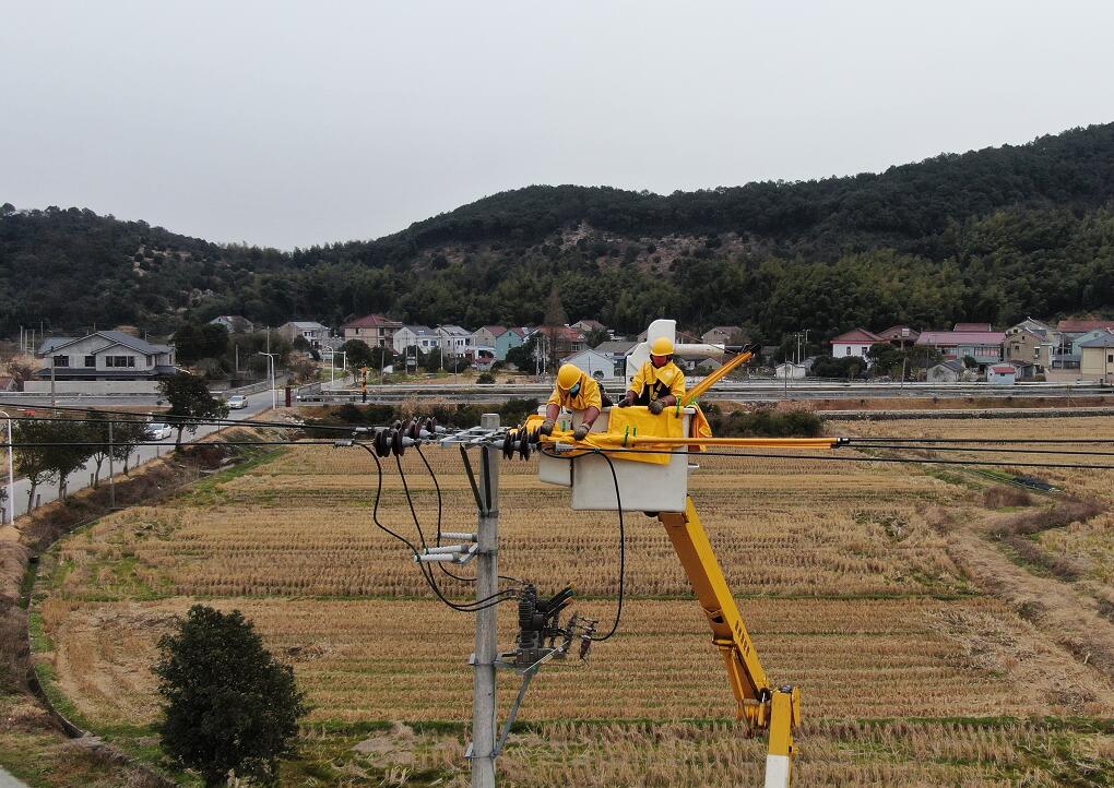 國網余姚市供電公司：寒潮中配網改造，發(fā)電車保障居民溫暖度冬