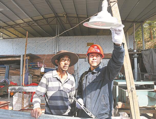 李德青：村民用電滿意，我心里才踏實