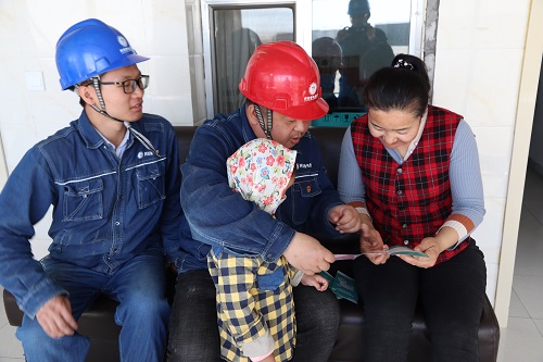 阿拉善電業(yè)局電力宣傳進(jìn)家門，客戶服務(wù)零距離