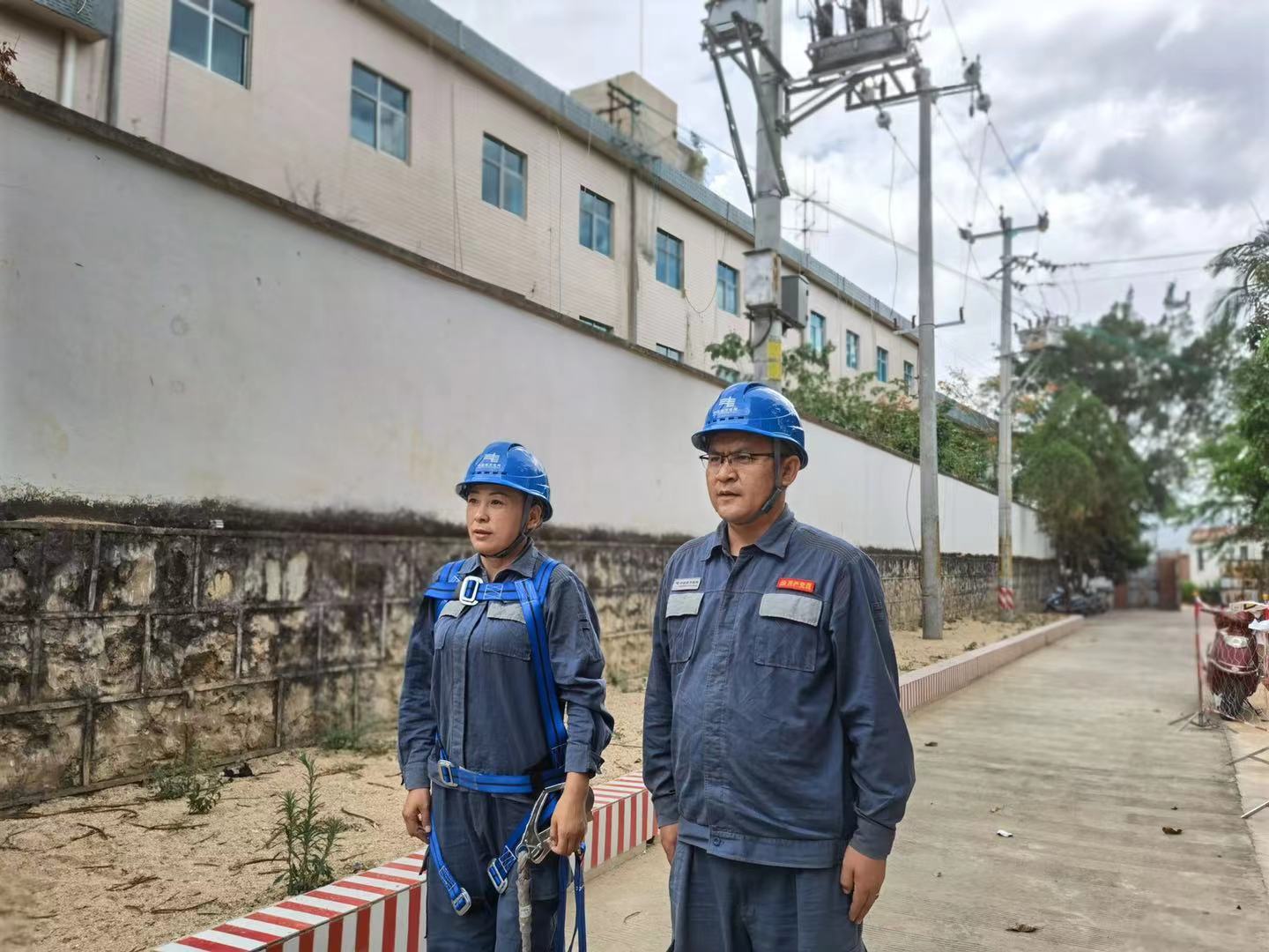 臨滄云縣供電局黨員帶頭開展崗評，促員工技能快速提升