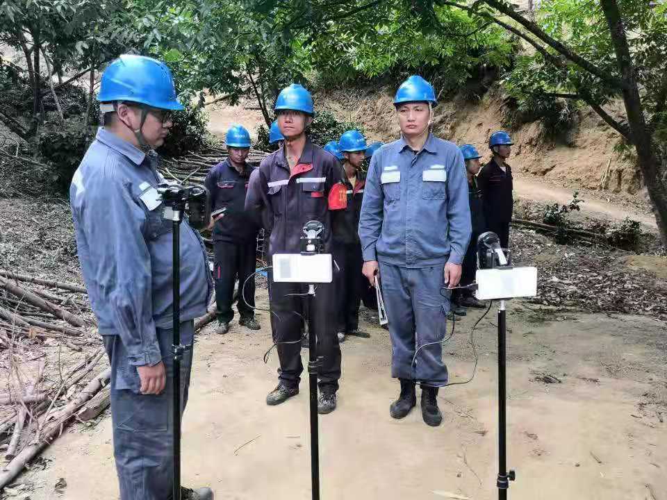 臨滄云縣供電局配電管理三所開展隱患整改，切實(shí)保障用戶用電安全