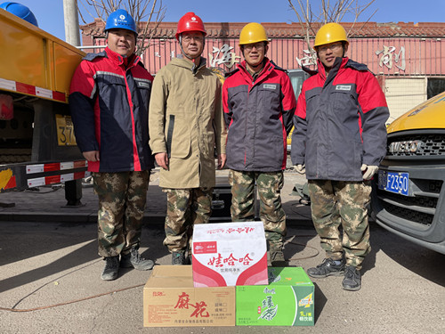 烏海電業(yè)局配電帶電作業(yè)處助力“煤改電”，送溫暖進(jìn)現(xiàn)場(chǎng)