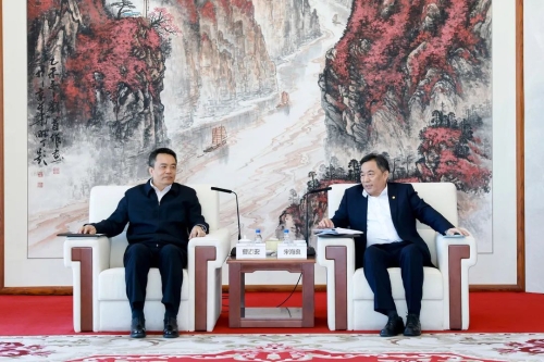 宋海良孫洪水與哈電集團(tuán)董事長(zhǎng)曹志安、總經(jīng)理吳偉章會(huì)談