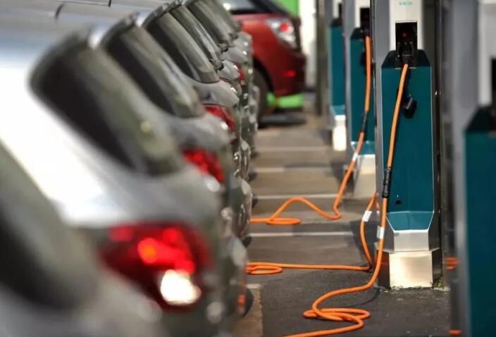 油價漲怕了，電動車主也笑不出