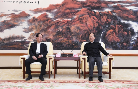 丁焰章拜會內(nèi)蒙古自治區(qū)黨委書記、人大常委會主任石泰峰