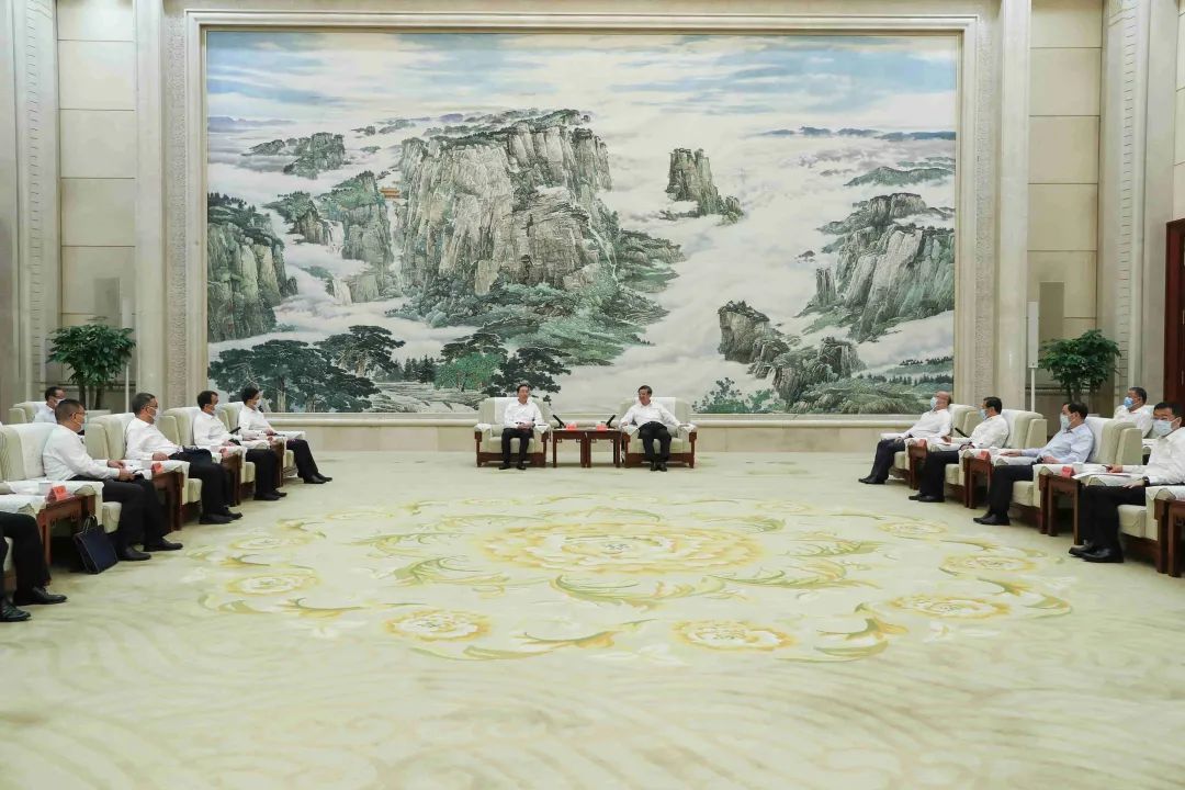 國家電網(wǎng)董事長辛保安與河北省委書記倪岳峰、省長王正譜會談