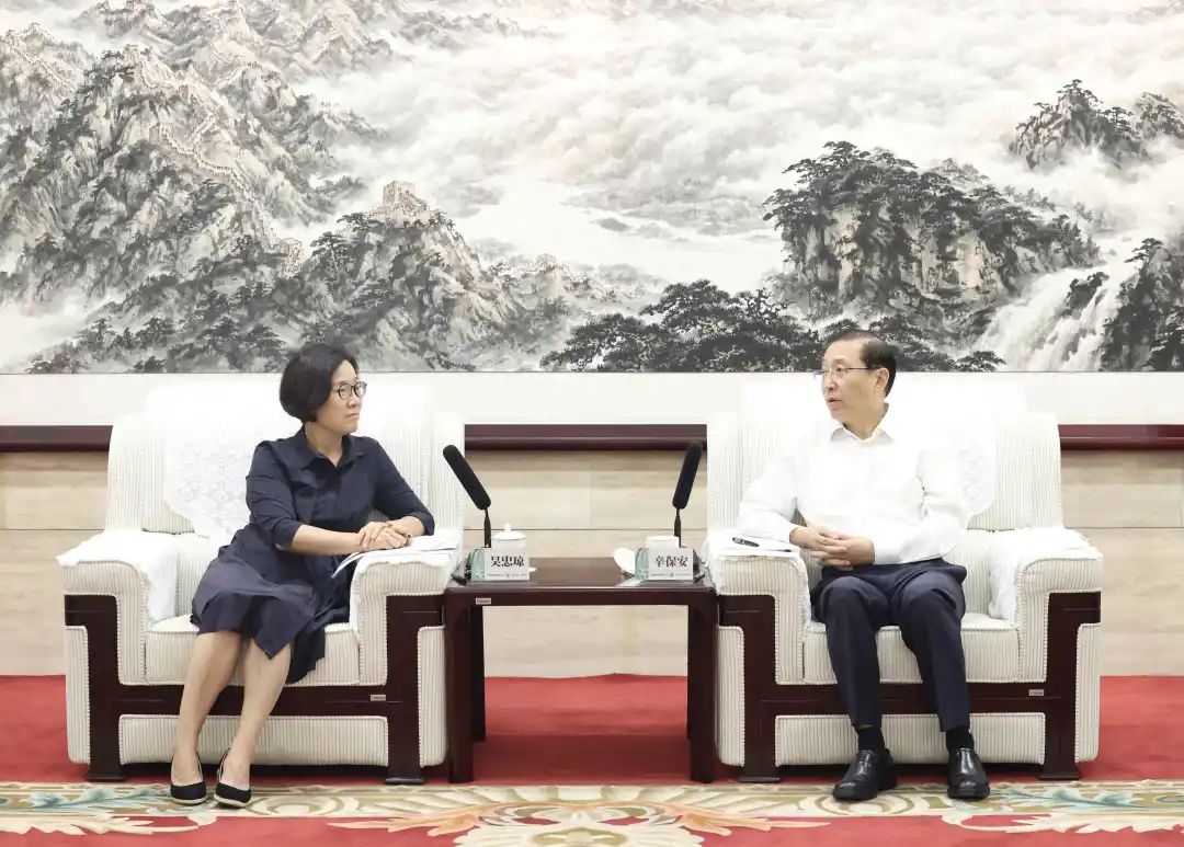 國家電網(wǎng)董事長、黨組書記辛保安與江西省委副書記、贛州市委書記吳忠瓊會談