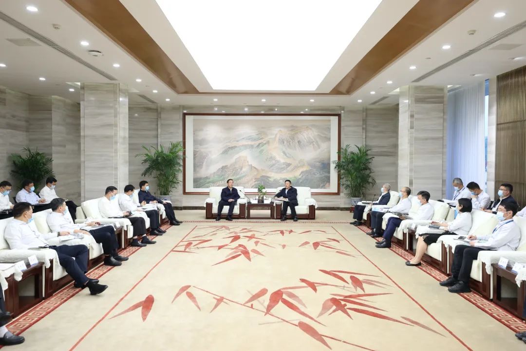 國家電網(wǎng)公司董事長、黨組書辛保安與東方電氣集團(tuán)董事長俞培根、總經(jīng)理徐鵬會談