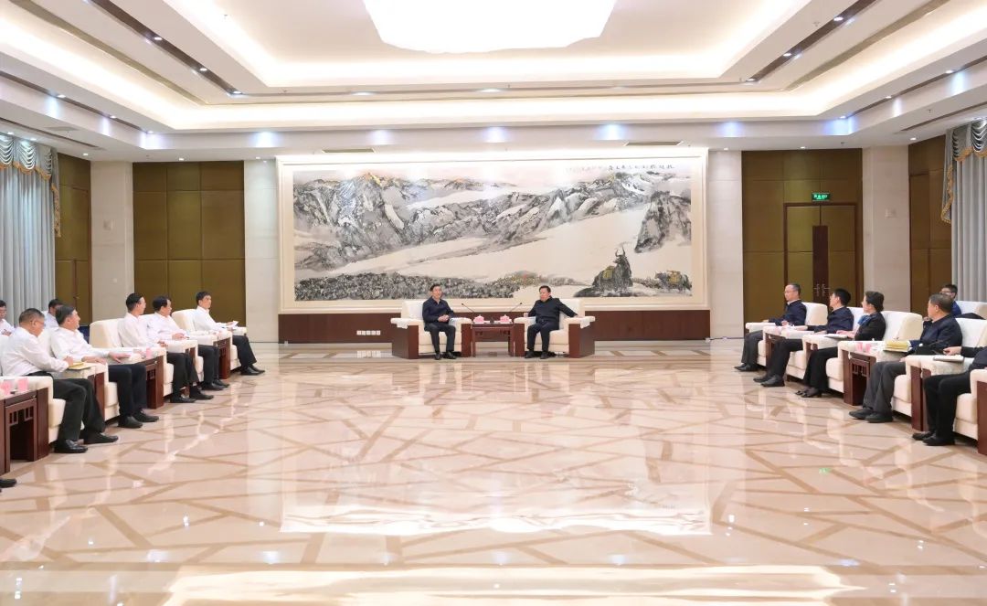 國家電網(wǎng)公司董事長、黨組書辛保安與四川省委書記王曉暉會談