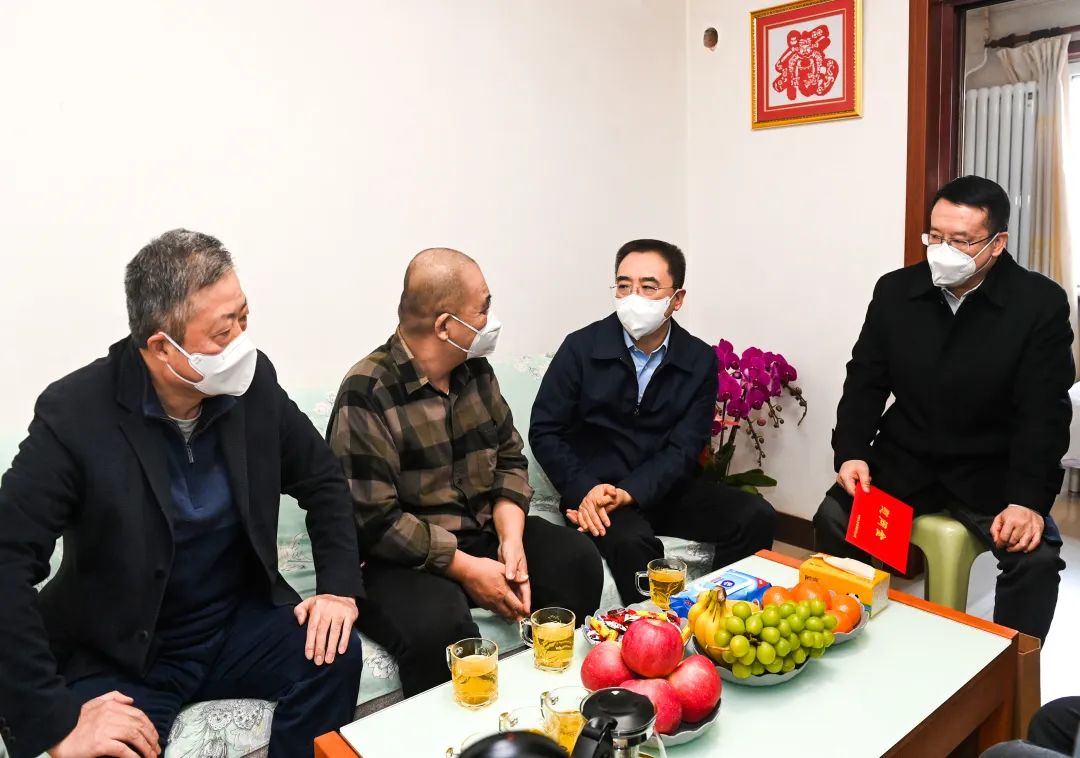 鄒磊、劉明勝走訪慰問(wèn)退休老領(lǐng)導(dǎo)、勞模遺屬、困難黨員群眾