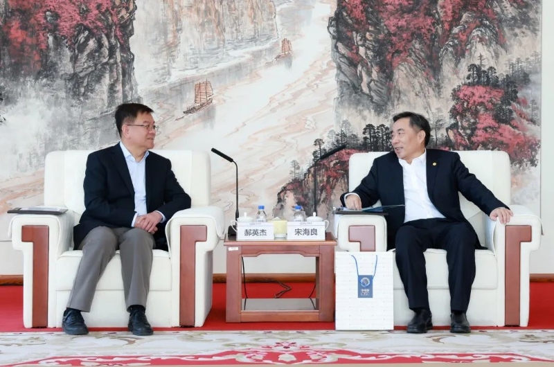 中國(guó)能建黨委書記、董事長(zhǎng)宋海良孫洪水與中電聯(lián)秘書長(zhǎng)郝英杰座談