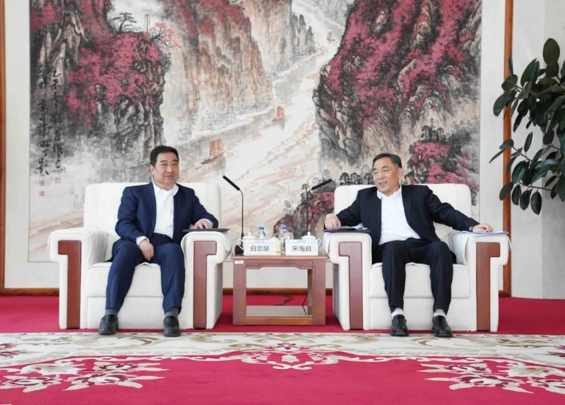 中國(guó)能建黨委書記、董事長(zhǎng)宋海良與中國(guó)電氣裝備黨委書記、董事長(zhǎng)白忠泉會(huì)談