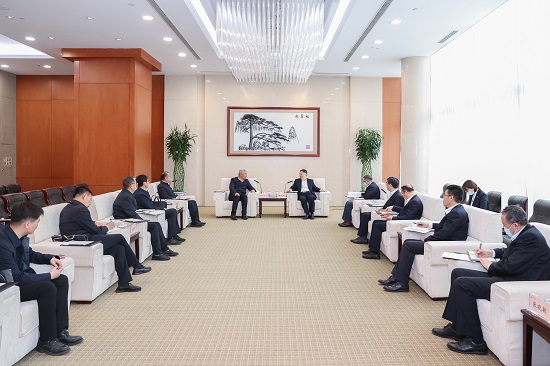 華能集團黨組書記溫樞剛會見青海省委常委、海東市委書記烏拉孜別克·熱蘇力汗