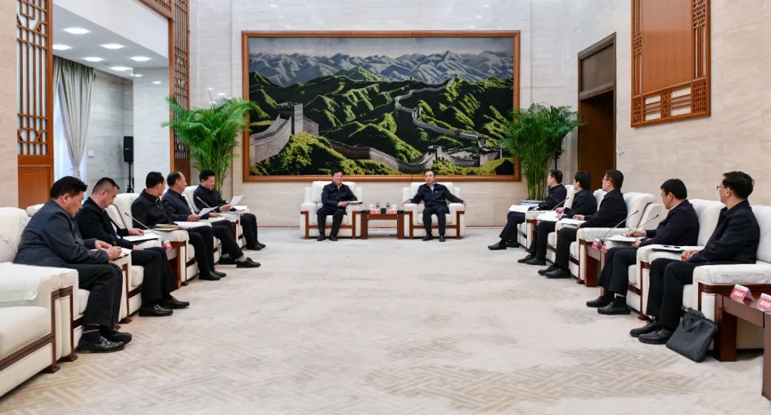 大唐集團(tuán)黨組書記、董事長鄒磊與青海省海南州委書記呂剛、州長尕瑪朋措會(huì)談