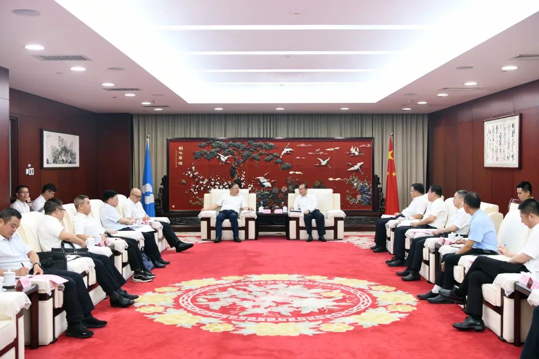 江毅與廣西壯族自治區(qū)人民政府黨組成員、國資委黨委書記秦如培舉行會(huì)談