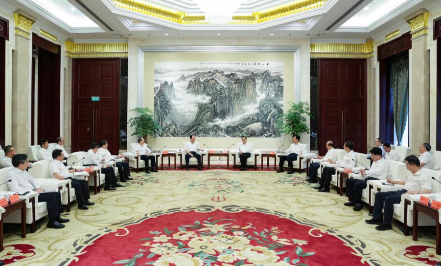 中國(guó)電建黨委書(shū)記、董事長(zhǎng)丁焰章拜會(huì)貴州省委書(shū)記徐麟、省長(zhǎng)李炳軍