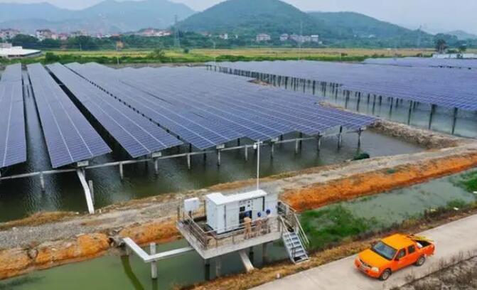 國網福州供電公司義務巡查設備 確?！皾O光一體”正常運行