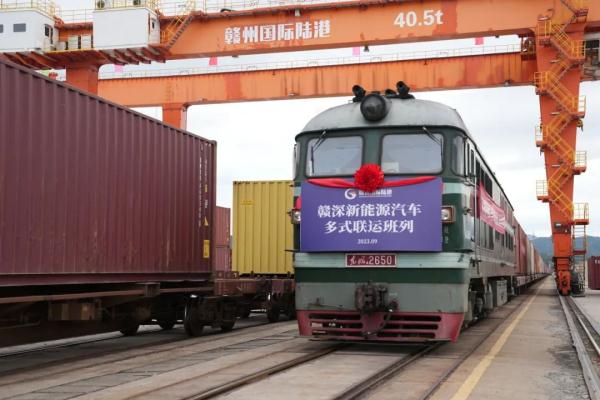 國產(chǎn)新能源汽車，坐火車“出海”!