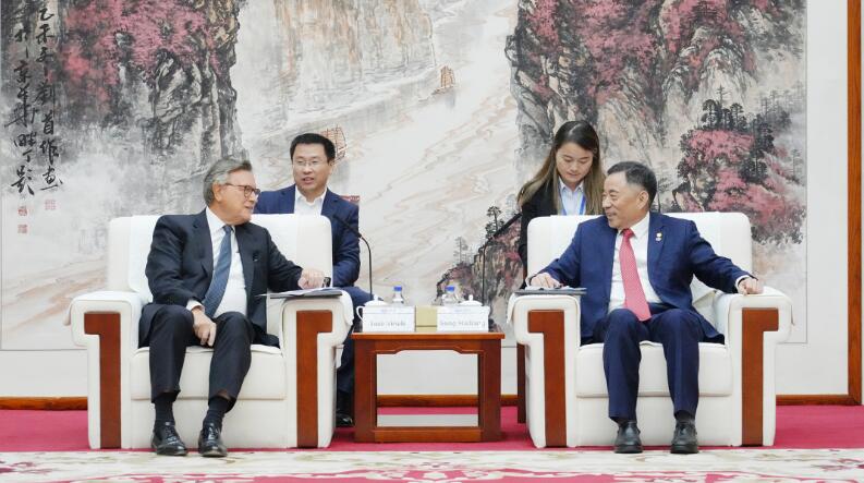 中國能建黨委書記、董事長宋海良與渣打集團(tuán)主席韋浩思會(huì)談
