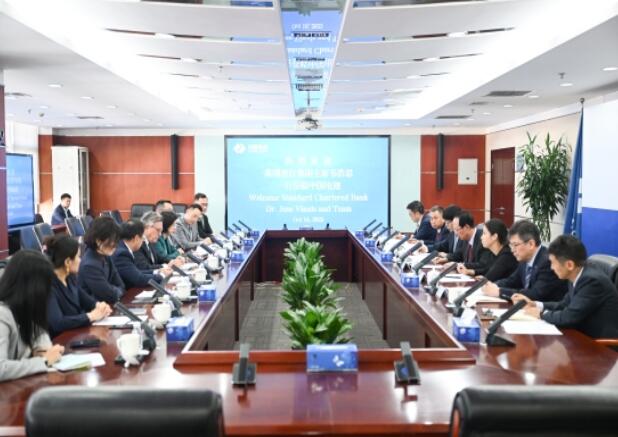 中國(guó)電建黨委書記、董事長(zhǎng)丁焰章會(huì)見渣打集團(tuán)主席韋浩思