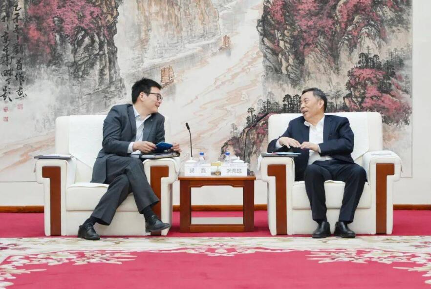 中國能建黨委書記、董事長宋海良與上海電氣集團黨委書記、董事長吳磊會談