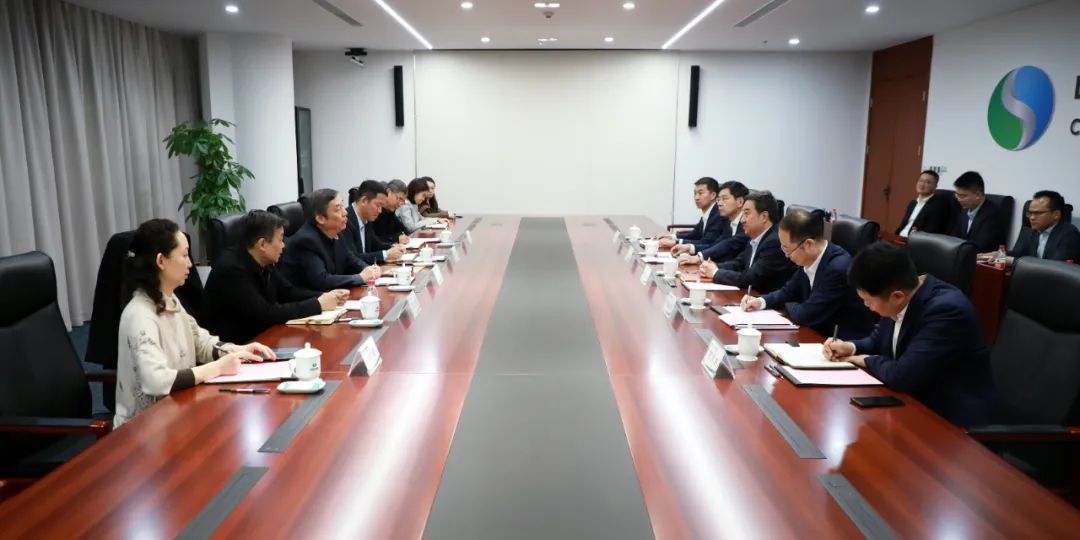 中國(guó)電氣裝備黨委書記、董事長(zhǎng)白忠泉會(huì)見上海市經(jīng)濟(jì)和信息化委員會(huì)副主任戎之勤