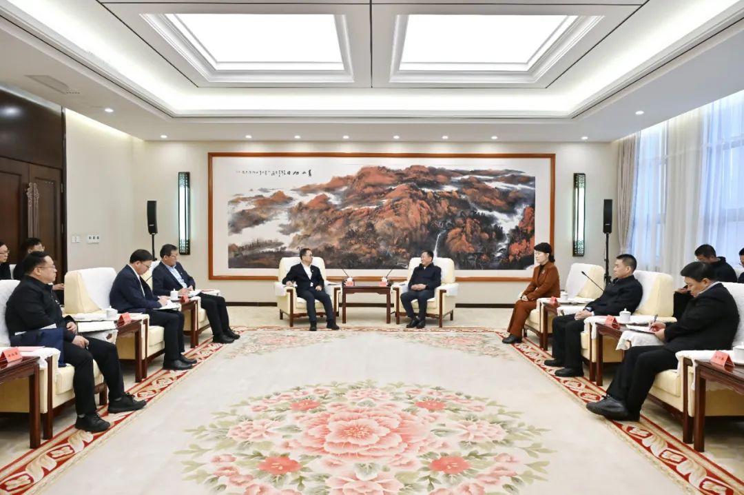 中國(guó)大唐集團(tuán)有限公司董事長(zhǎng)鄒磊拜會(huì)內(nèi)蒙古自治區(qū)黨委書記孫紹騁、自治區(qū)主席王莉霞