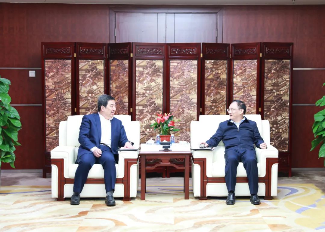 中國(guó)電氣裝備白忠泉董事長(zhǎng)、周群總經(jīng)理拜訪中鋁集團(tuán)董事長(zhǎng)段向東、總經(jīng)理王石磊
