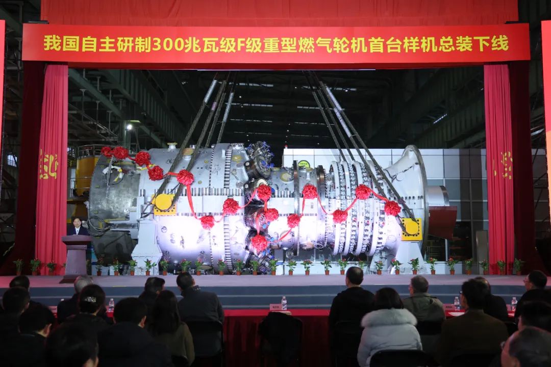我國自主研制的300兆瓦級F級重型燃氣輪機首臺樣機在上?？傃b下線