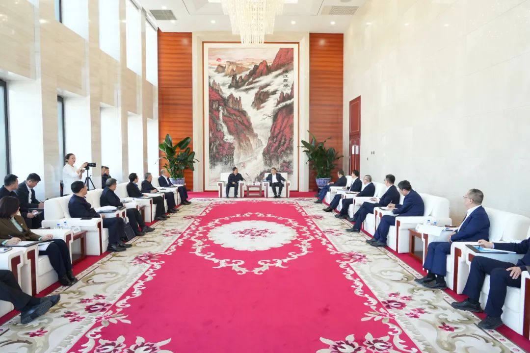 中國(guó)能建黨委書記、董事長(zhǎng)宋海良與吉林省副省長(zhǎng)李國(guó)強(qiáng)會(huì)談