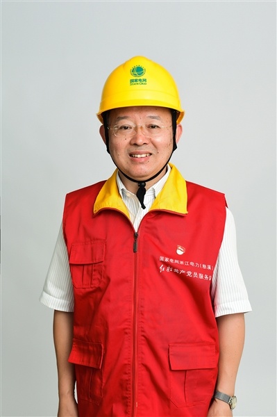 全國人大代表、國網(wǎng)浙江慈溪市供電公司客服中心社區(qū)經(jīng)理錢海軍——讓訴訟服務之光照亮千家萬戶
