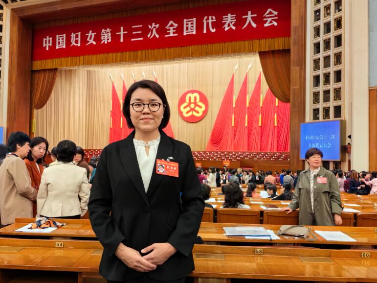 中國能建北京設(shè)備公司黨委書記、董事長，中國能建首批一級技術(shù)專家張月華獲全國三八紅旗手榮譽(yù)稱號
