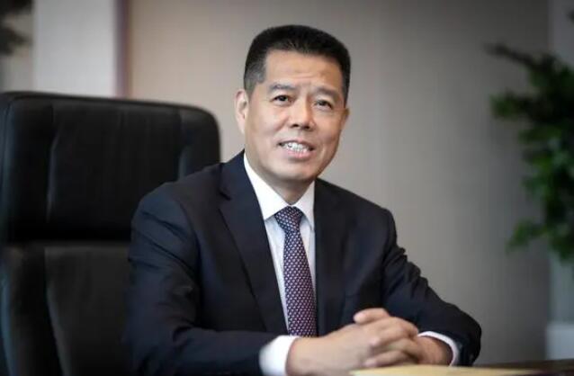 加快推動(dòng)傳統(tǒng)煤炭企業(yè)向新能源企業(yè)轉(zhuǎn)型發(fā)展——訪全國(guó)人大代表，山東能源集團(tuán)黨委書記、董事長(zhǎng) 李偉