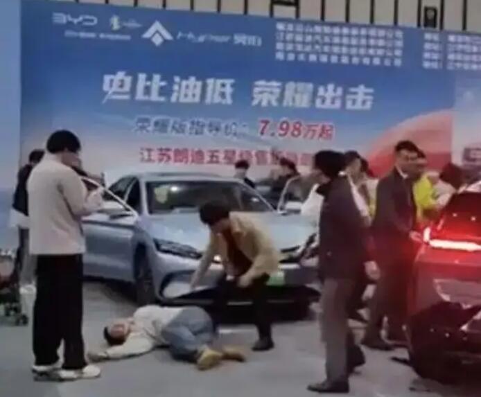 突然啟動!參展車撞傷5人，車企最新回應(yīng)