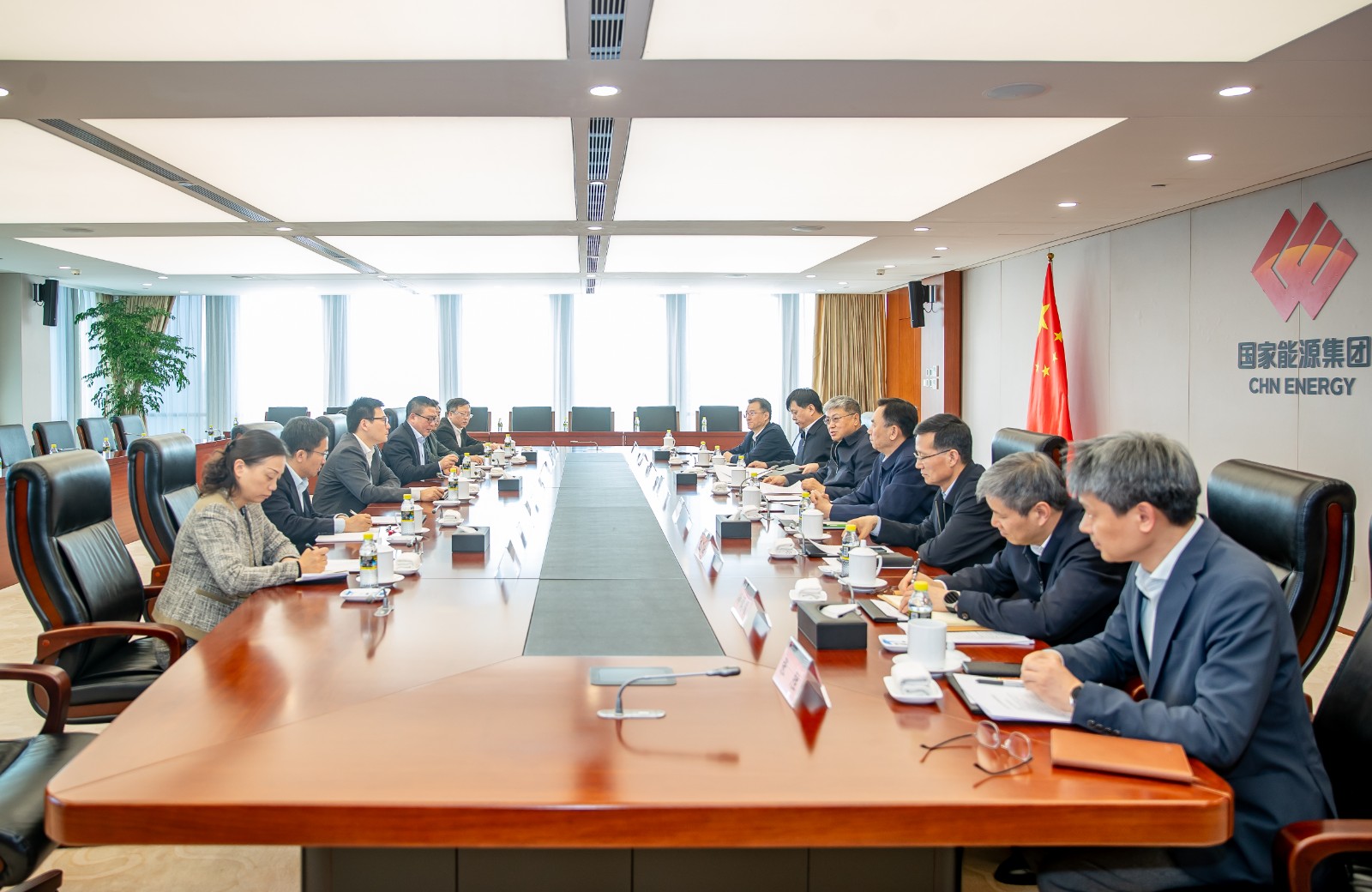 國家能源集團黨組書記、董事長劉國躍會見上海電氣集團黨委書記、董事長吳磊