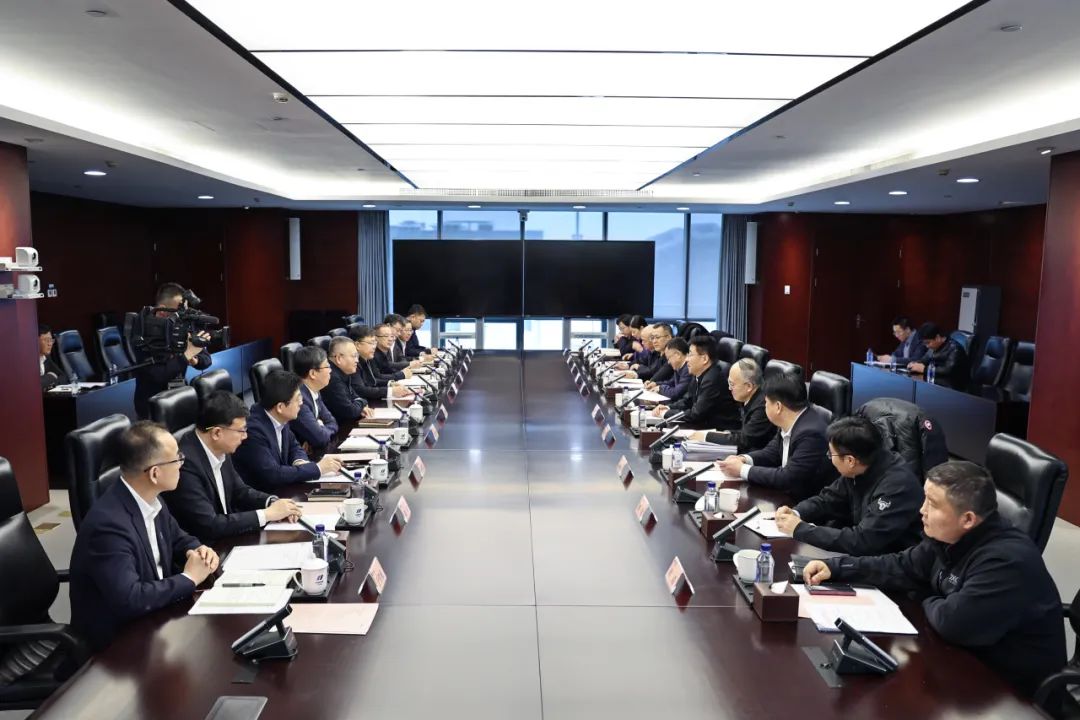 華電集團(tuán)黨組副書記、總經(jīng)理葉向東與北京市副市長(zhǎng)高朋舉行會(huì)談