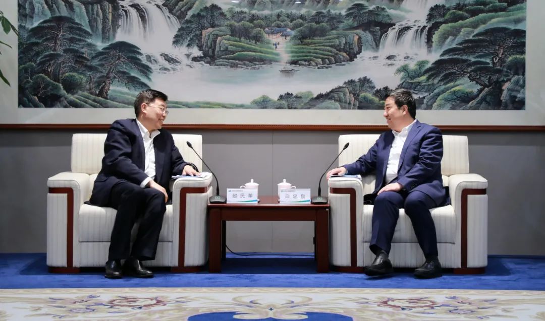 中國電氣裝備黨委書記、董事長(zhǎng)白忠泉會(huì)見首鋼集團(tuán)黨委書記、董事長(zhǎng)趙民革