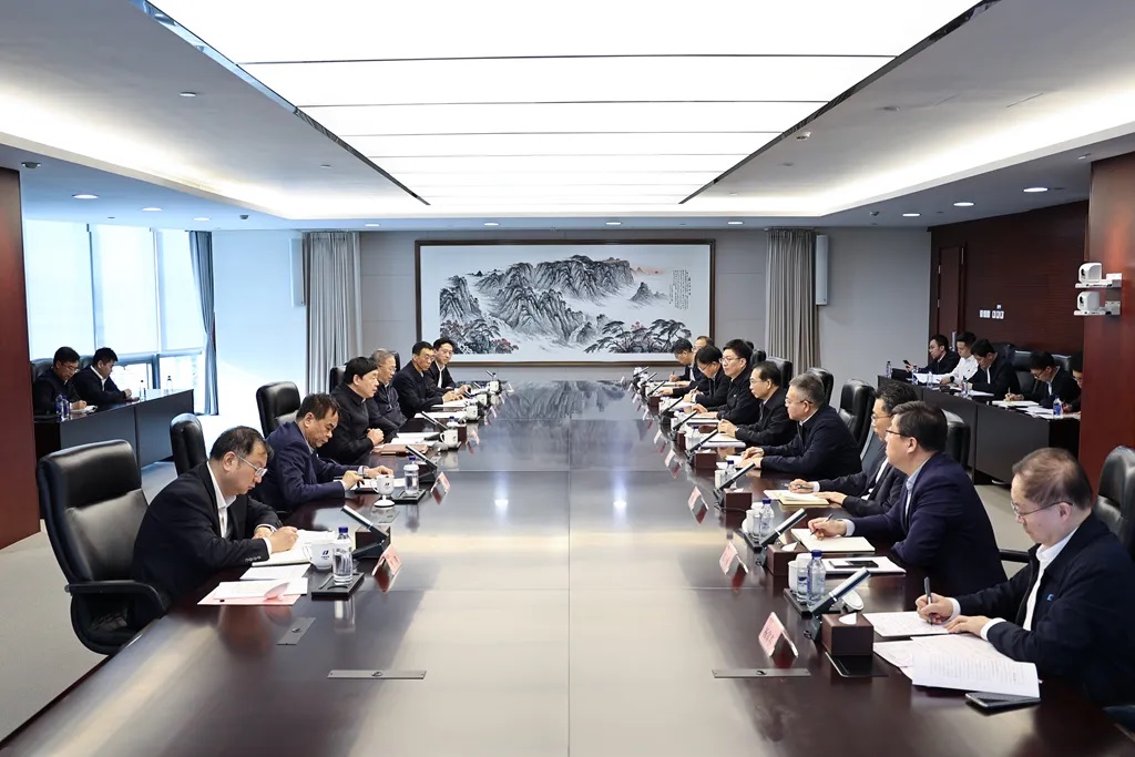 華電集團董事長江毅、總經(jīng)理葉向東與國家電網(wǎng)董事長、黨組書記張智剛會談