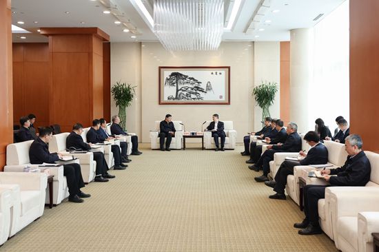 華能集團董事長溫樞剛、總經(jīng)理鄧建玲會見國家電網(wǎng)董事長張智剛