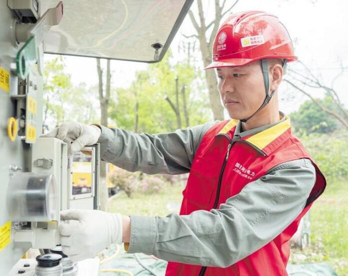 賀彪：星城萬(wàn)家燈火，“帶電護(hù)衛(wèi)”用心守候