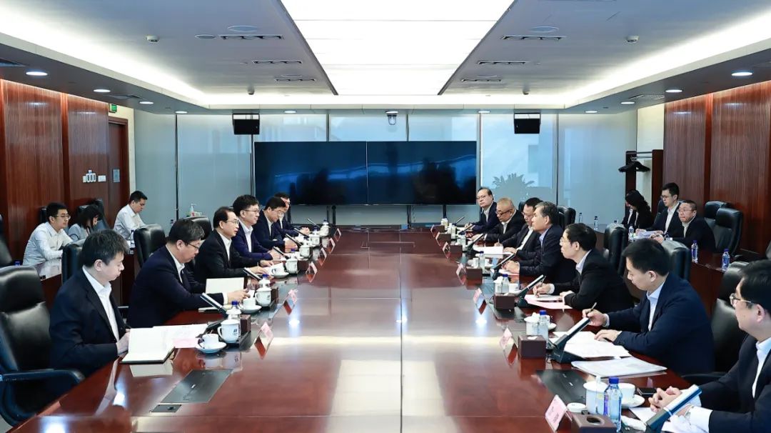 華電集團黨組書記、董事長江毅與中國太平保險集團黨委書記、董事長王思東舉行會談