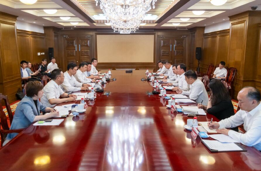 大唐集團總經理、黨組副書記張傳江與阜新市委書記胡濤、市長周鵬舉會談
