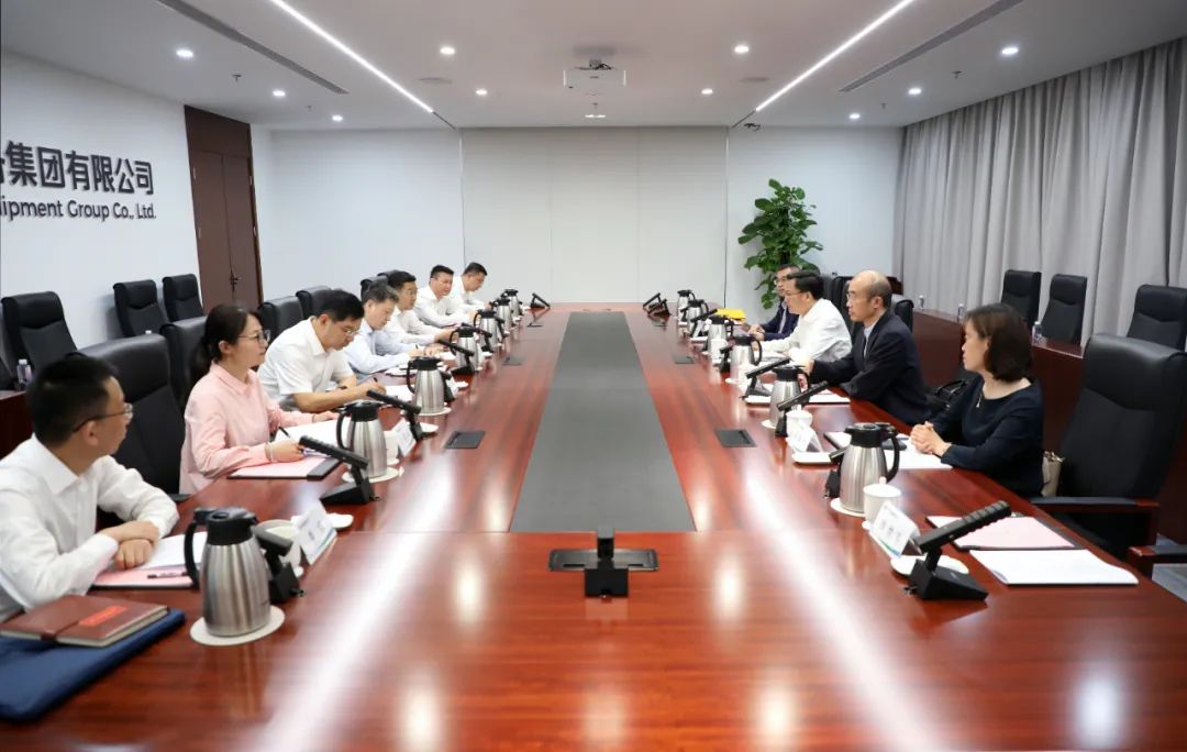 中國電氣裝備黨委副書記、總經(jīng)理周群會見上海市經(jīng)信委副主任湯文侃