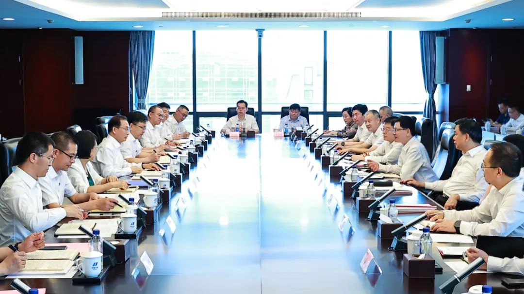 華電集團(tuán)黨組書記、董事長江毅與廣西壯族自治區(qū)主席藍(lán)天立會談