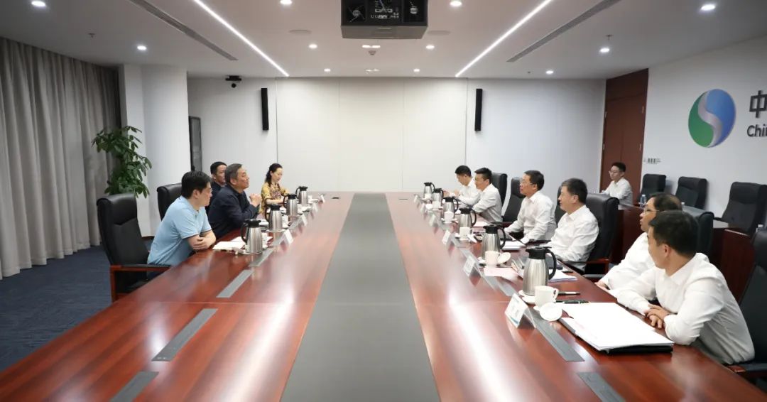 中國電氣裝備李洪鳳董事長、周群總經(jīng)理會見上